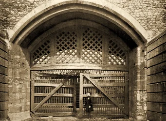 裏切り者の門、ロンドン塔、警備員のヨーマン、1890